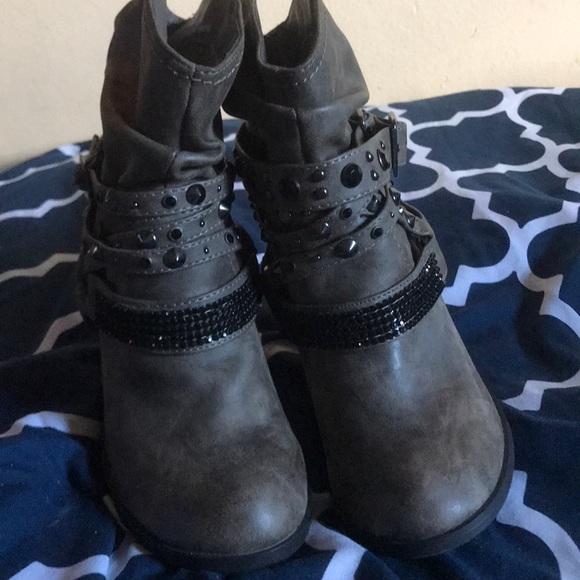 Ankle Boots - Picture 1 of 5